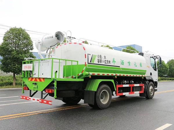 洒水车