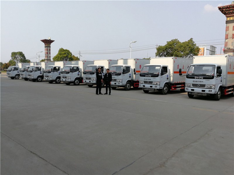 内蒙古李总来厂考察提车，共10台废机油运输车
